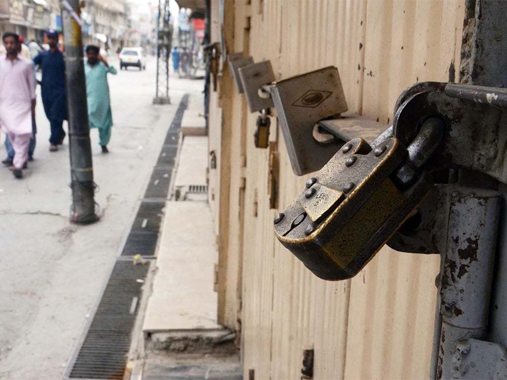 39 shops and restaurants were sealed for not closing by 10 o'clock — PakAlerts.net: Sansani Nahi, Srif Khabar — Your go-to digital hub for Breaking News, Analysis, Stories from Pakistan and around the World. Stay informed, Stay connected. 39 shops and restaurants were sealed for not closing by 10 o’clock