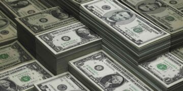 The value of the dollar in the interbank market has seen a record increase, reaching 255 rupees