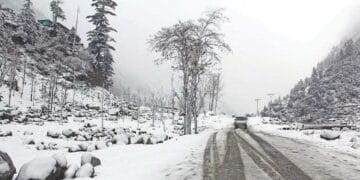 The province of Punjab and Balochistan is in the grip of severe cold, roads are closed and the system of life is affected