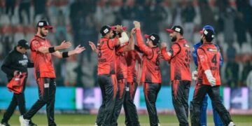 Lahore Qalandars set Multan Sultans a target of 176 runs to win