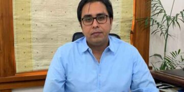 The senior leadership of PTI left Shahbaz Gul’s side