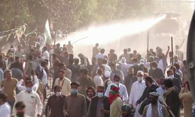 Attempts to arrest Imran Khan lead to tense situation in Lahore, including at Zamana Park — PakAlerts.net: Sansani Nahi, Srif Khabar — Your go-to digital hub for Breaking News, Analysis, Stories from Pakistan and around the World. Stay informed, Stay connected. Attempts to arrest Imran Khan lead to tense situation in Lahore, including at Zamana Park