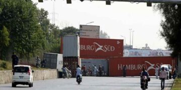 Lahore: Before the rally at PTI’s Minar Pakistan, roads were blocked by placing containers