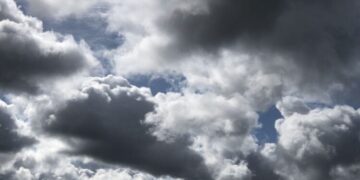 The weather will remain hot and dry across the country today, Meteorological Department