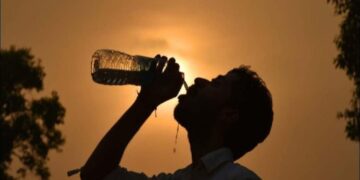 The meteorological department said that the weather in Karachi will continue to be hot today