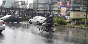 Impact of Biparjoy on Karachi Light and heavy rain with gusty winds in prominent city