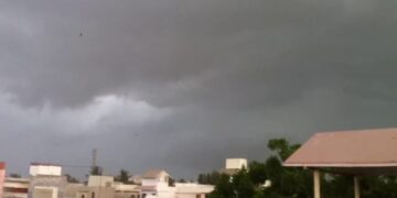 Chance of rain with thunder in Karachi