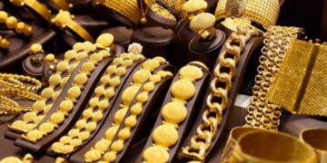 Gold is more expensive by Rs 3500 per tola, the price has become Rs 2 lakh,12 thousand