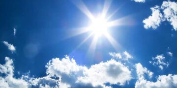 The weather is hot in most parts of the country today, there is a chance of rain at a few places