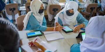 The Sindh government has announced that it will provide free tablets to students from grades 9 to 12.