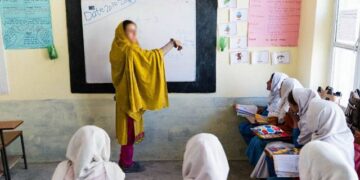 سندھ: سرکاری اسکولوں سے غیرحاضر ملازمین کو نکالنے کا فیصلہ