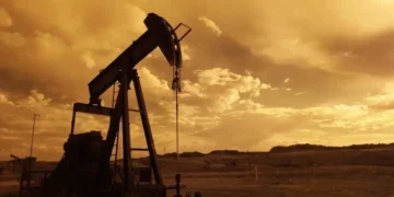 مشرق وسطی میں کشیدگی کے باعث عالمی منڈی میں خام تیل کی قیمتوں میں مزید اضافہ 