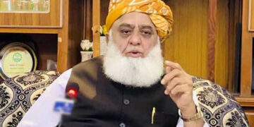 حکومت مولانا فضل الرحمان کو منانے میں ناکام ، آئینی ترامیم بل 10 سے 12 روز کے لئے مؤخر