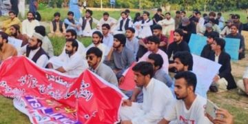 طلباء کا ہوسٹل سے بے دخلی اور انتظامی نااہلی کیخلاف احتجاج