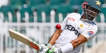 سرجری ہوئی نہ کارکردگی بہتر، پاکستانی بیٹرز کھیلنا ہی بھول گئے