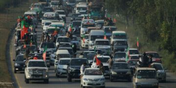 PTI Convoy, Led by Ali Amin Gandapur and Bushra Bibi, Moves Towards Islamabad