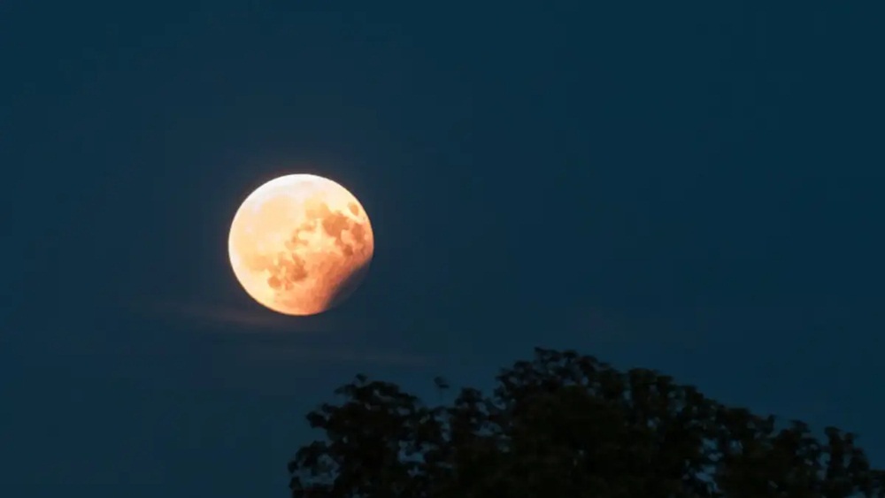 First Total Lunar Eclipse of the Year to Occur Tomorrow: Meteorological Department