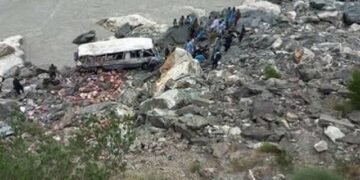 Passenger Vehicle Falls into River in Gilgit-Baltistan, Seven Missing, Rescue Operation Underway