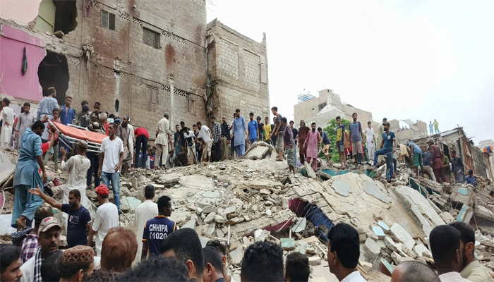 Karachi: Five-Storey Building Collapses in Lyari, 5 Dead, Several Trapped Under Debris
