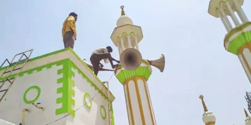 Modi Government Imposes New Crackdown on Azaan, Bans Loudspeakers in Mosques, Muslims Turn to Mobile App