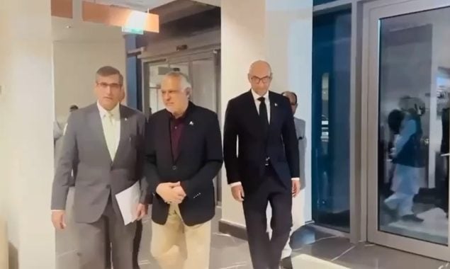 Ishaq Dar Arrives in Saudi Arabia to Attend OIC Extraordinary Session on Palestine