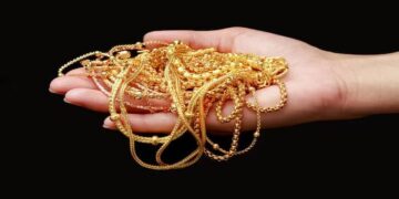 Gold Prices Hit Historic High as Per Tola Rate Surges to Rs 435,100