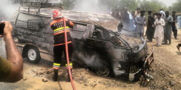 Karachi: A terrible fire broke out in a school van in Nazimabad, 6 students were burnt.