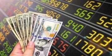 PSX Surges Again as Index Crosses 162,000 Mark; Dollar Weakens Slightly in Interbank Market — PakAlerts.net: Sansani Nahi, Srif Khabar — Your go-to digital hub for Breaking News, Analysis, Stories from Pakistan and around the World. Stay informed, Stay connected. PSX Surges Again as Index Crosses 162,000 Mark; Dollar Weakens Slightly in Interbank Market