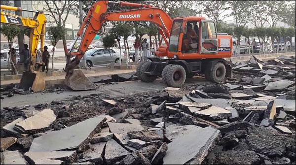 Sindh CM Murad Ali Shah Approves Rs 25 Billion for Reconstruction of Karachi Roads — PakAlerts.net: Sansani Nahi, Srif Khabar — Your go-to digital hub for Breaking News, Analysis, Stories from Pakistan and around the World. Stay informed, Stay connected. Sindh CM Murad Ali Shah Approves Rs 25 Billion for Reconstruction of Karachi Roads