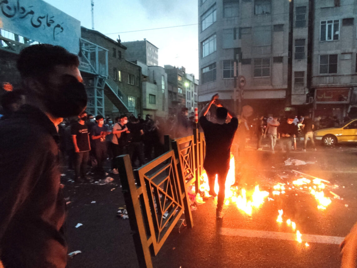 Deaths in Iran’s Violent Protests Could Exceed 30,000, Claims US Media — PakAlerts.net: Sansani Nahi, Srif Khabar — Your go-to digital hub for Breaking News, Analysis, Stories from Pakistan and around the World. Stay informed, Stay connected. Deaths in Iran’s Violent Protests Could Exceed 30,000, Claims US Media