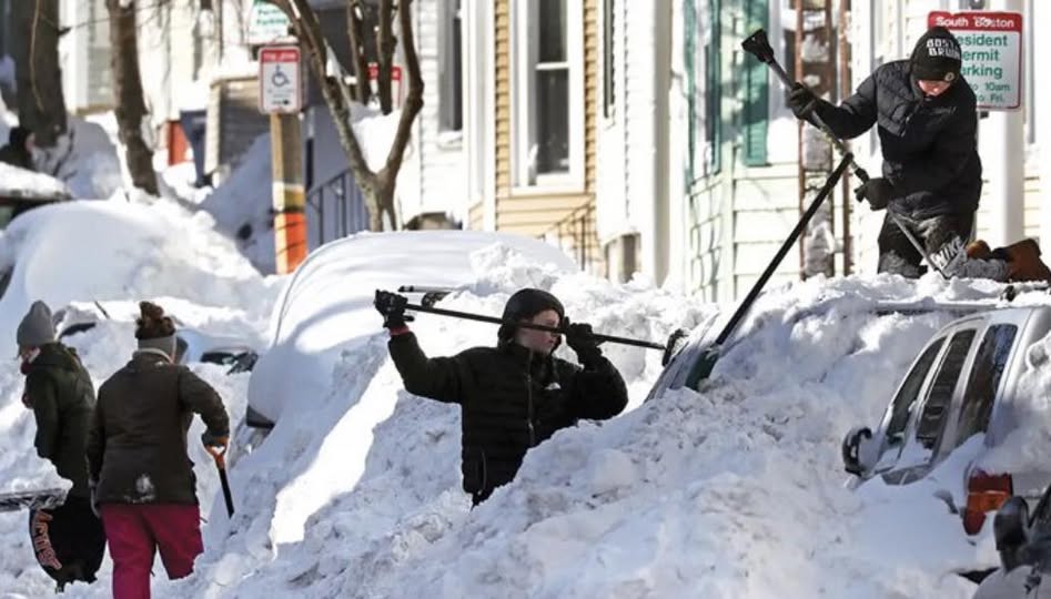 Severe Snowstorm Hits the US, Paralyzes Daily Life, Leaves 7 Dead