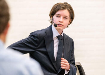 15-Year-Old Student Makes History by Completing PhD in Quantum Physics