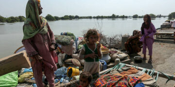 Poverty Rate in Pakistan Rises to 28.8% Ahead of IMF Mission