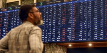 Pakistan Stock Exchange Declines While Asian Markets Show an Upward Trend