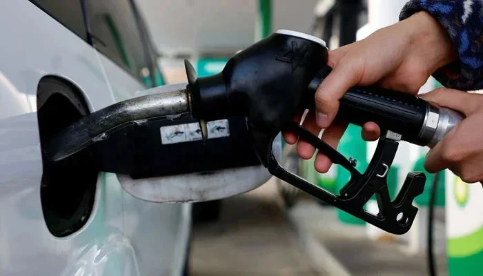Fuel Prices Rise in Over 85 Countries After Iran Conflict, Significant Increase in Pakistan