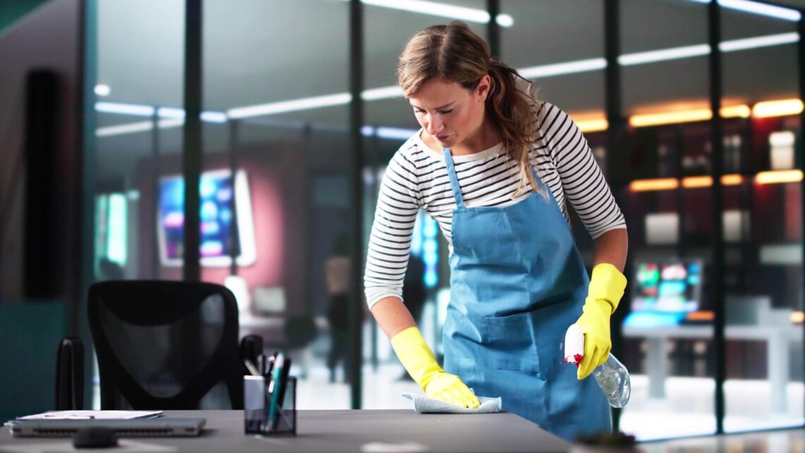 UK Announces Increase in Minimum Wage, 2.7 Million Workers to Benefit