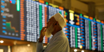 PSX Falls Sharply After Trump Announces More Strikes on Iran, Index Drops Over 4,000 Points