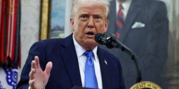 Trump Considers Naval Blockade of Strait of Hormuz After Failed Talks