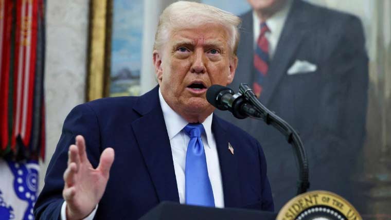 Trump Considers Naval Blockade of Strait of Hormuz After Failed Talks