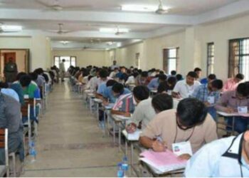 Loadshedding Disrupts Matric Exams in Karachi, Students Struggle in Extreme Heat