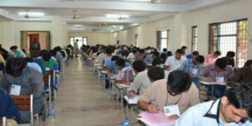 Loadshedding Disrupts Matric Exams in Karachi, Students Struggle in Extreme Heat