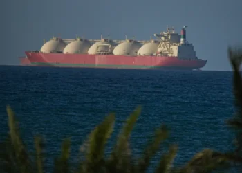 Over 20 Vessels Cross Strait of Hormuz in 24 Hours Despite US Blockade