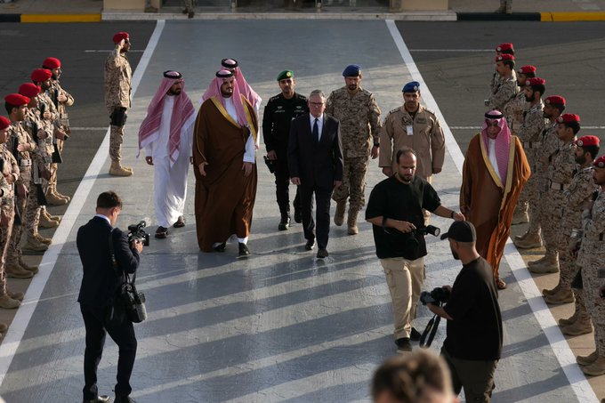 UK Prime Minister Arrives in Saudi Arabia to Support Ceasefire, Calls for Regional Peace