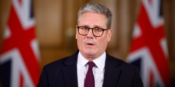 Strait of Hormuz Dispute: UK Refuses to Support US Blockade, Allies Show Divisions