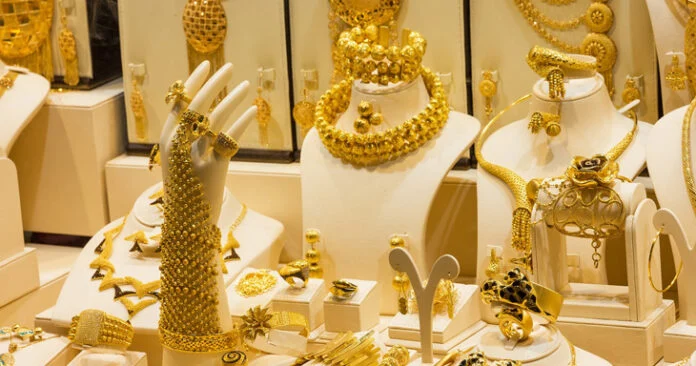 Gold Prices Surge Again in Pakistan, Per Tola Rate Crosses Rs494,000