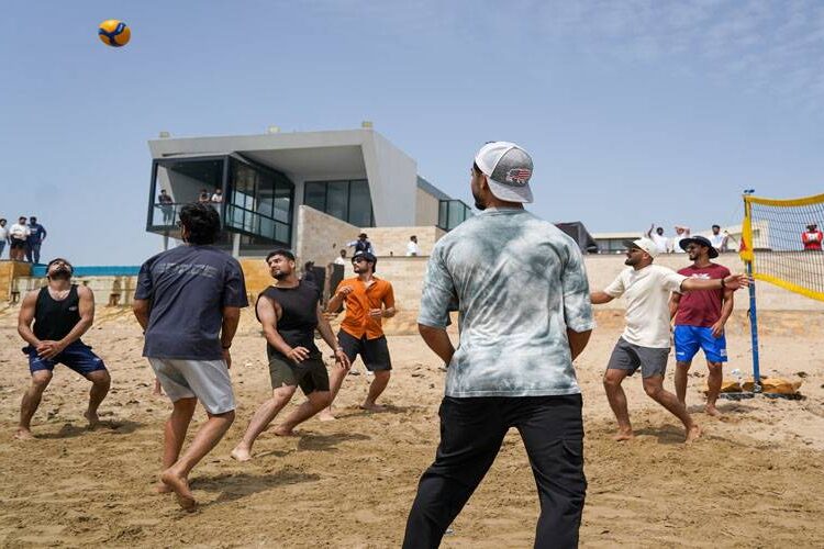PSL Players Enjoy Leisure Time at Karachi Beach with Fun Activities
