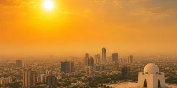 Hot and Humid Weather Persists in Karachi, Temperature May Reach 41°C