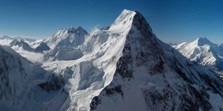 Four Bodies Recovered After Avalanche on Broad Peak, Search Continues for Six Climbers