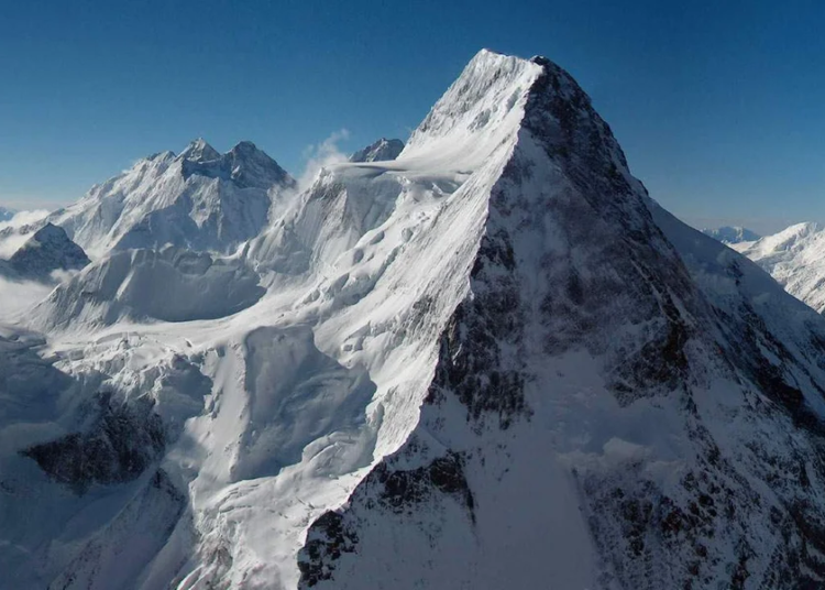 Four Bodies Recovered After Avalanche on Broad Peak, Search Continues for Six Climbers