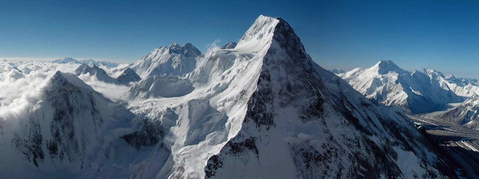 Four Bodies Recovered After Avalanche on Broad Peak, Search Continues for Six Climbers